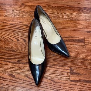 Guess pumps